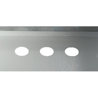 Отверстия для крепления корпуса к стене позволяют крепить корпус к стене при установленной монтажной панели.
Ввод проводников снизу 3 отверстия диаметром 31 мм.
Перенавешиваемые дверцы во всех корпусах ЩМП IP31 LIGHT обеспечивают дополнительное удобство при установке.