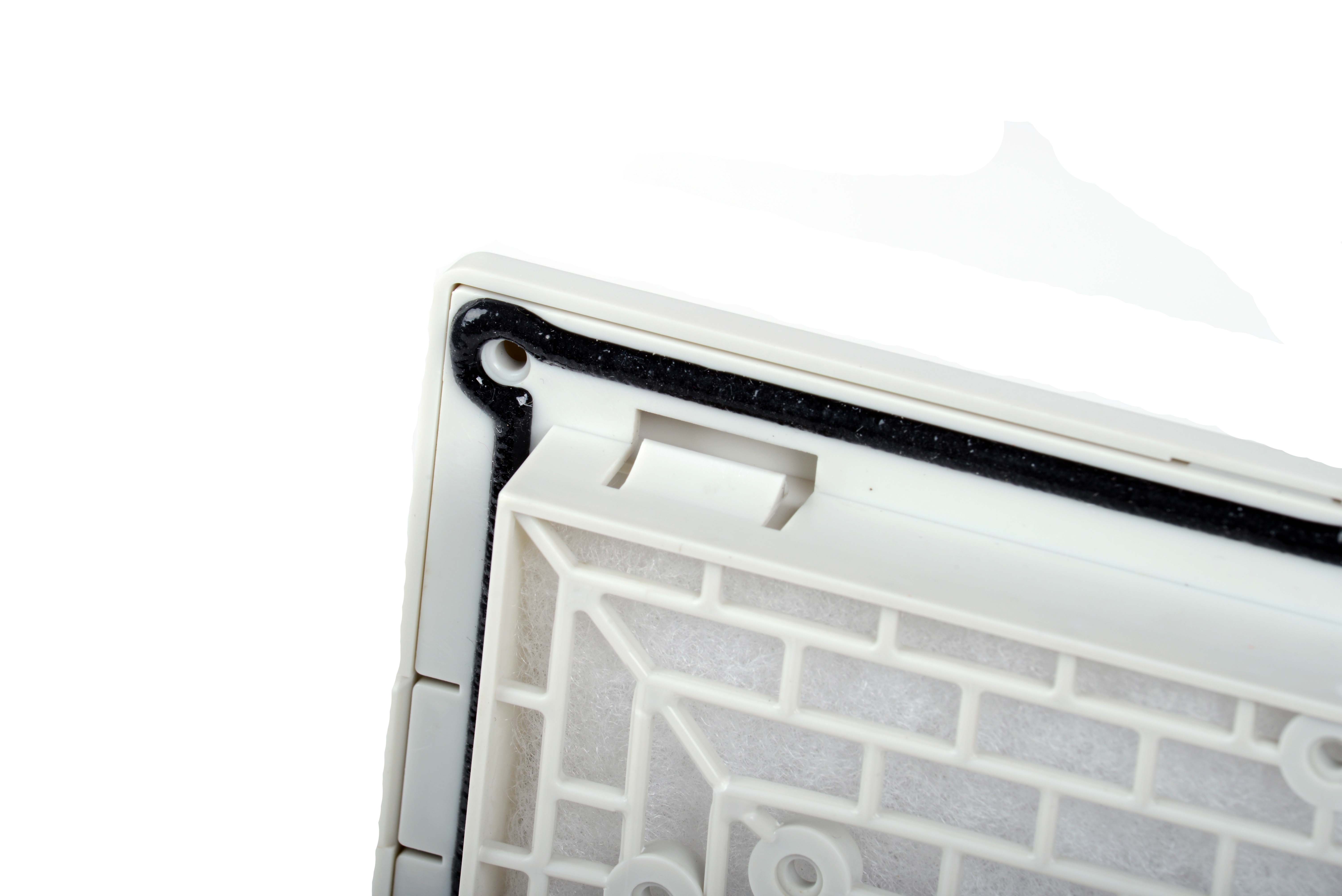 Эффективное предотвращение попадания воды и пыли внутри шкафа за счет полиуретанового уплотнителя и фильтрующего материала класса G4.